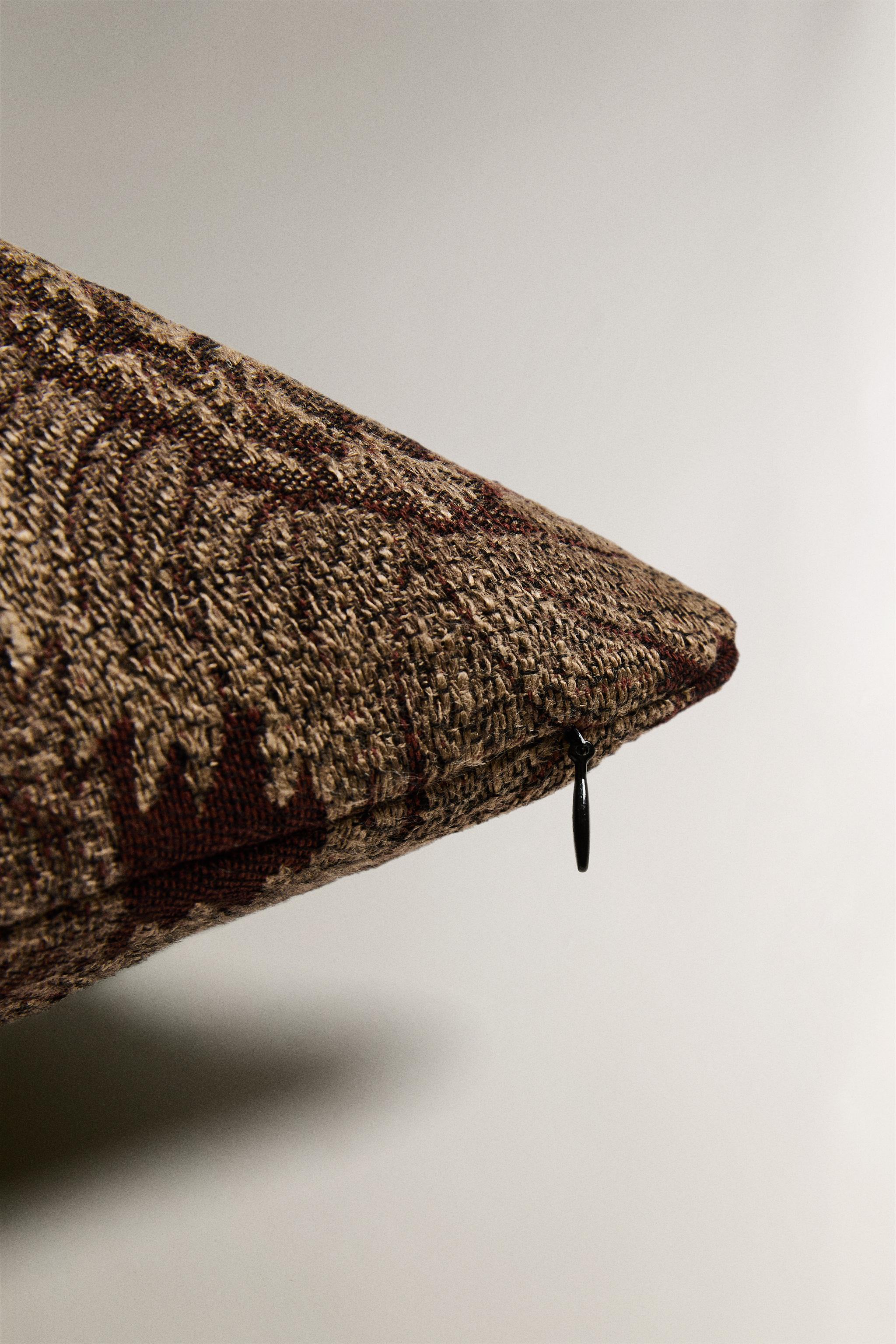 FLORAL JACQUARD CUSHION COVER